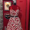Robe pin up avec des motifs cœur rouge