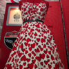 Robe pin up avec des motifs cœur rouge