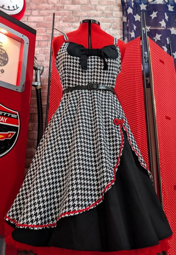 robe pin up noir et blanche vichy