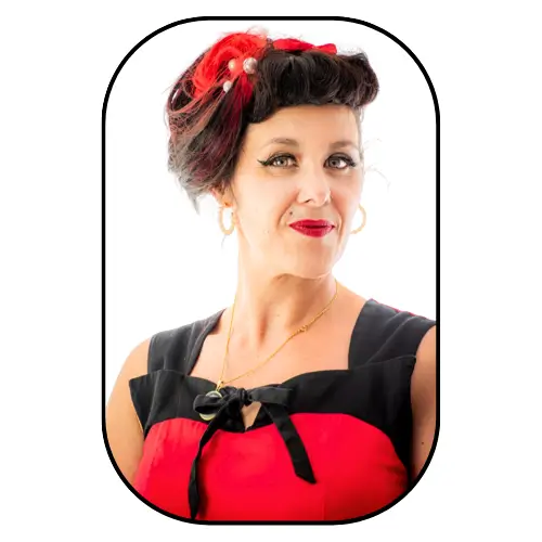 Venez découvrir l'univers envoutant
de PIN OUPS COMPANY "OOPS"
Dans ma Boutique chaque robe Pin Up est une création unique
Ici, aucune robe n'est produite en série.
Chaque modèle est imaginé , pensée et confectionnée
Vous avez la certitude de ne jamais croiser une autre femme PIN UP portant la même robe.
Du coup vous ne porterez pas une simple robe, mais une création unique qui fera de vous une Pin Up Unique