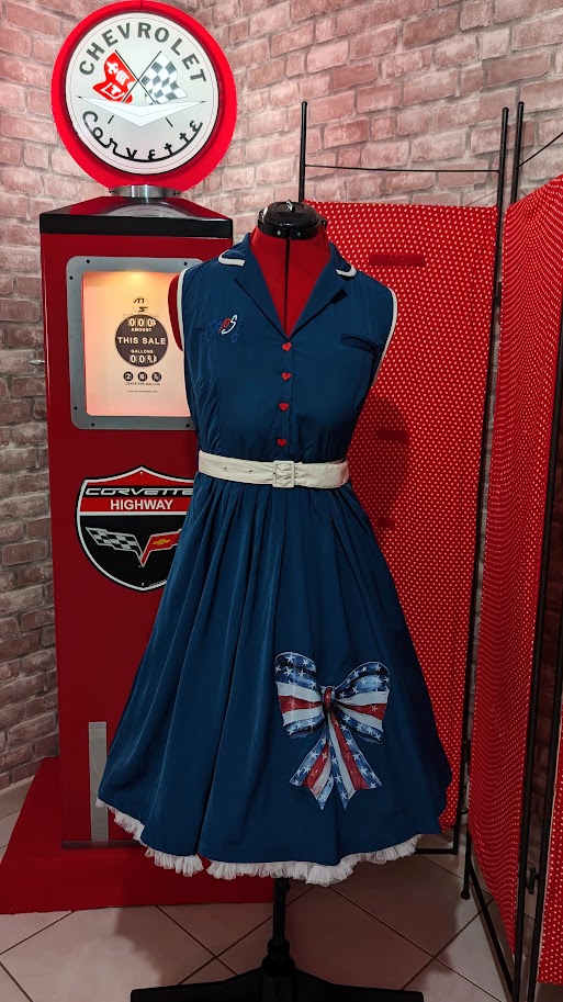 robe pin up bleu avec des motifs nœud drapeau américain