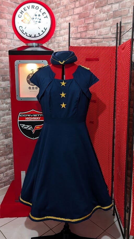 Robe pin up bleu hôtesse de l'air , avec des épaulettes dorées