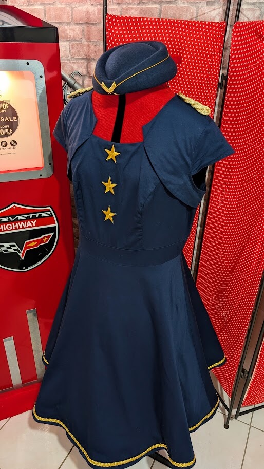 Robe pin up bleu hôtesse de l'air , avec des épaulettes dorées