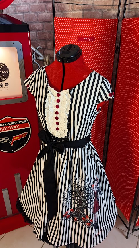 Robe pin up à rayures noires et blanches