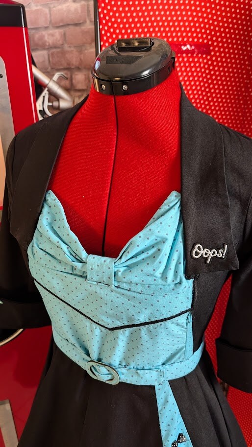 robe pin up rockabilly bleu turquoise et à pois noir