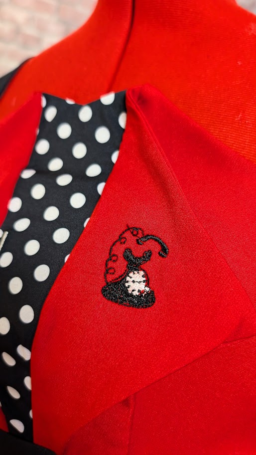 robe pin up rouge crayon rockabilly avec broderies
