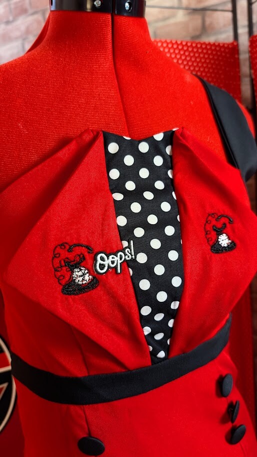 robe pin up rouge crayon rockabilly avec broderies