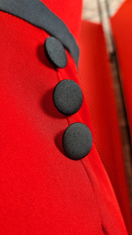 robe pin up rouge crayon rockabilly avec broderies