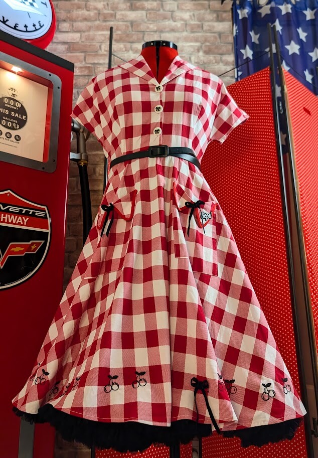 robe pin up swing à carreaux rouge et blanc