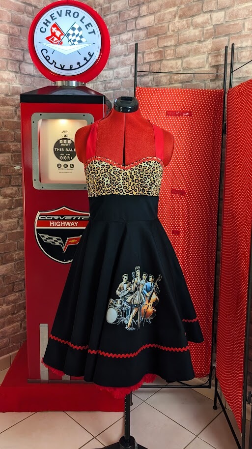 robe pin up swing noir et rouge