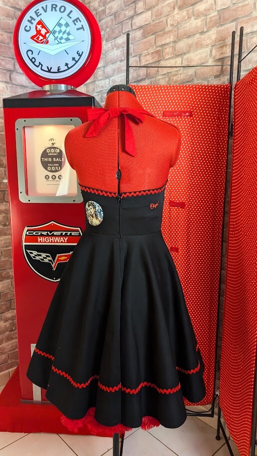 robe pin up swing noir et rouge