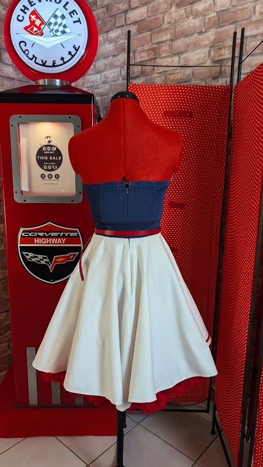 robe pin up swing bleu et blanche avec broderie navy