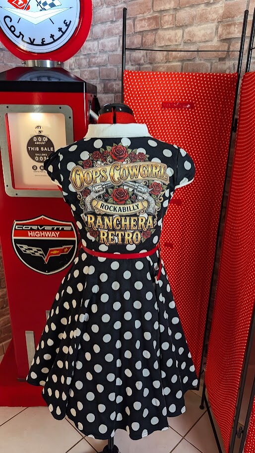 robe pin up à pois noir et blanc