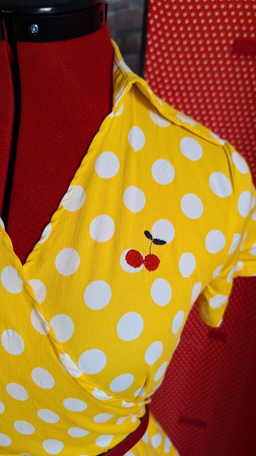 robe pin up jaune à pois blanc swing