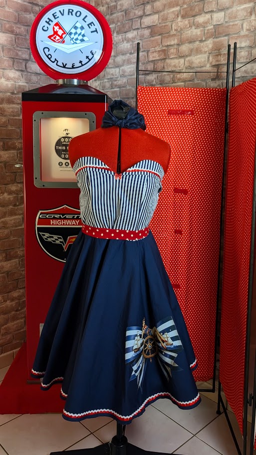 robe pin up retro de couleur marine