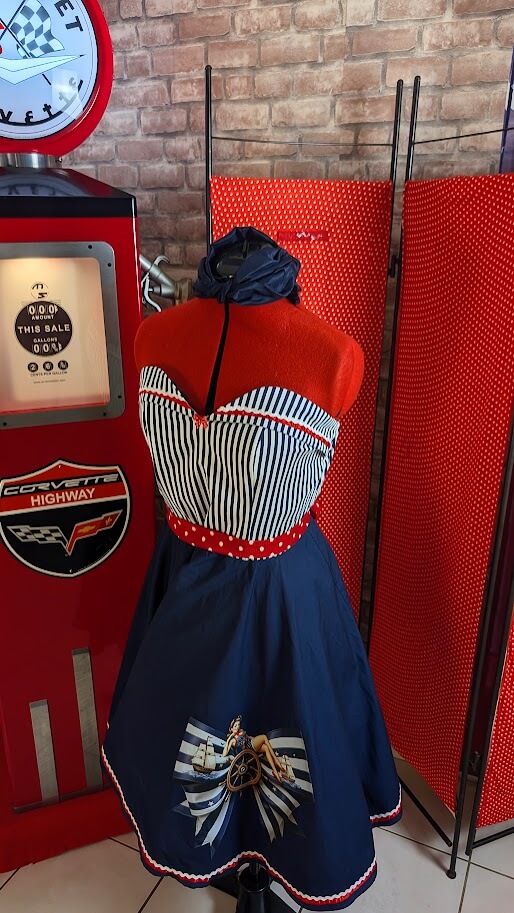 robe pin up retro de couleur marine
