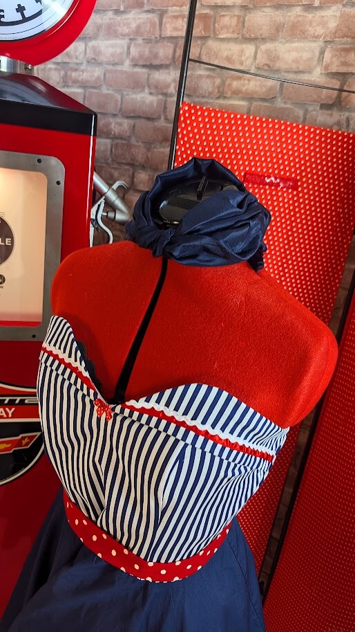robe pin up retro de couleur marine