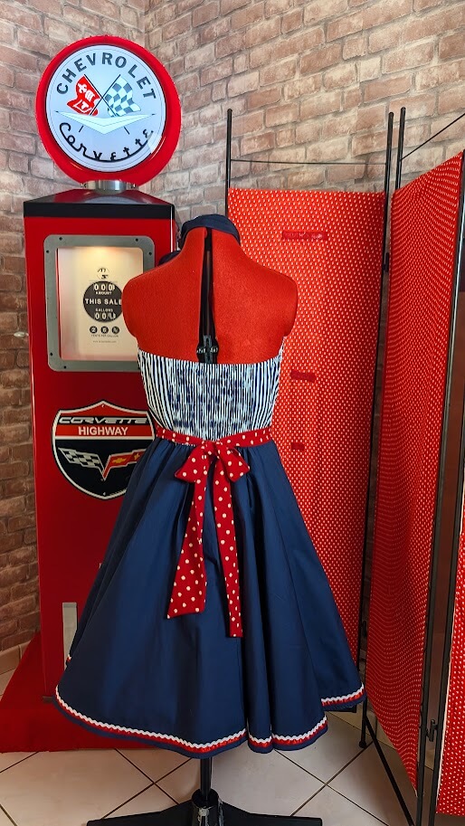 robe pin up retro de couleur marine