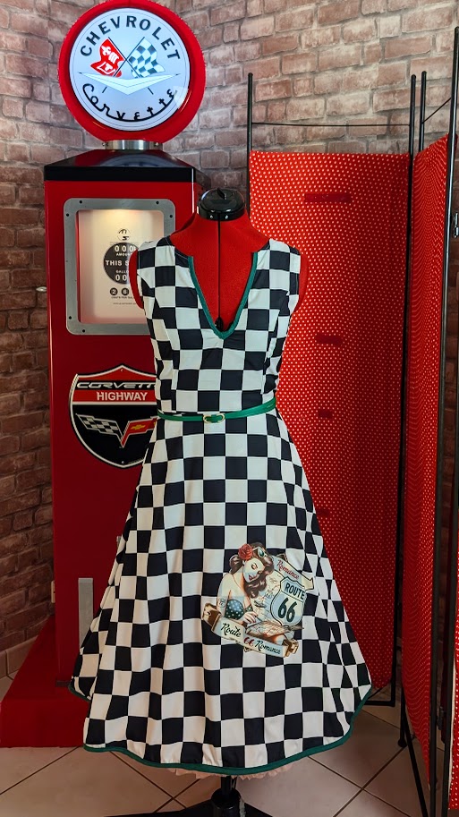 robe pin up swing à damier noir et blanc