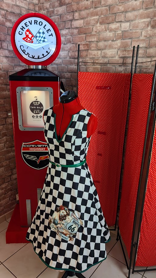 robe pin up swing à damier noir et blanc