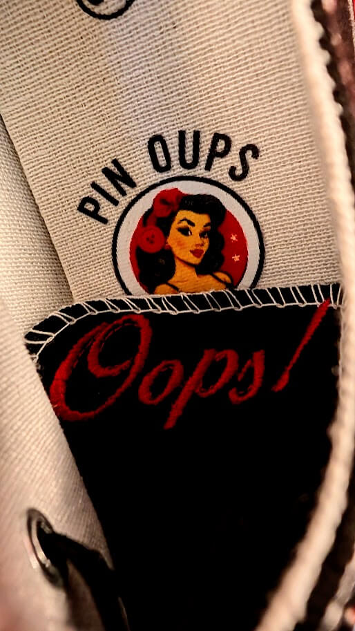 basket pin up de couleur noir et rouge