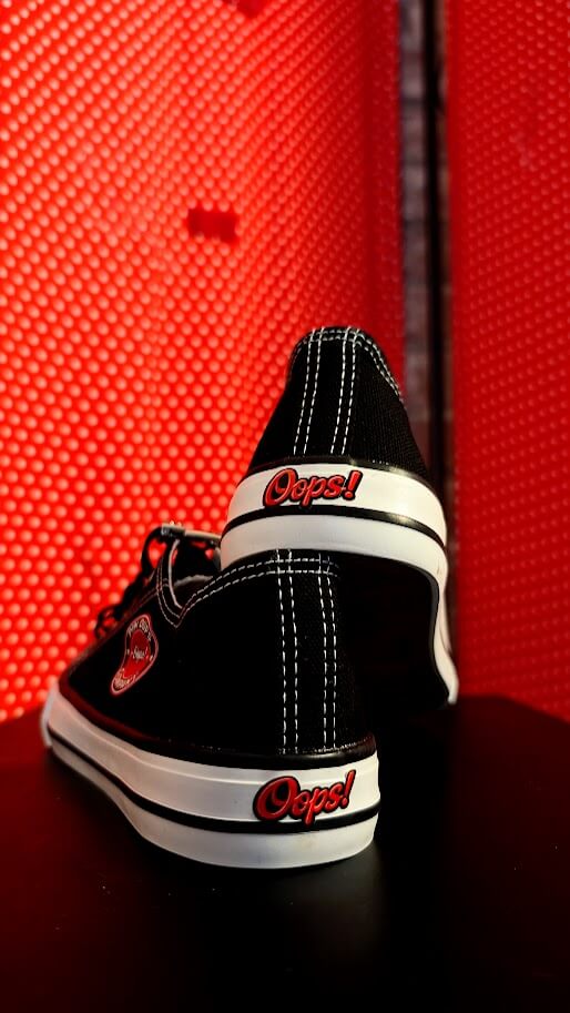 basket pin up de couleur noir et rouge
