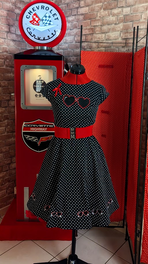 robe pin up retro de couleur noir et à point blanc