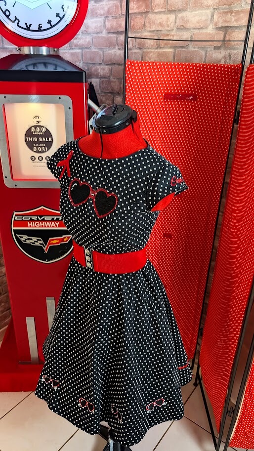 robe pin up retro de couleur noir et à point blanc