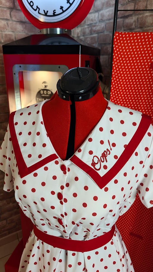 robe pin up retro de couleur blanche à pois rouge