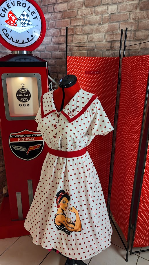 robe pin up retro de couleur blanche à pois rouge
