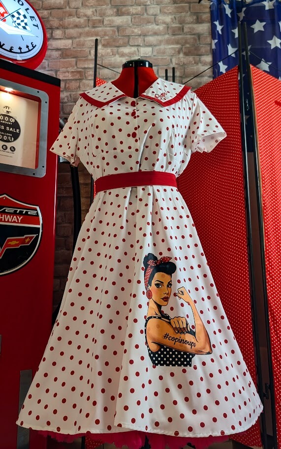 robe pin up retro de couleur blanche à pois rouge